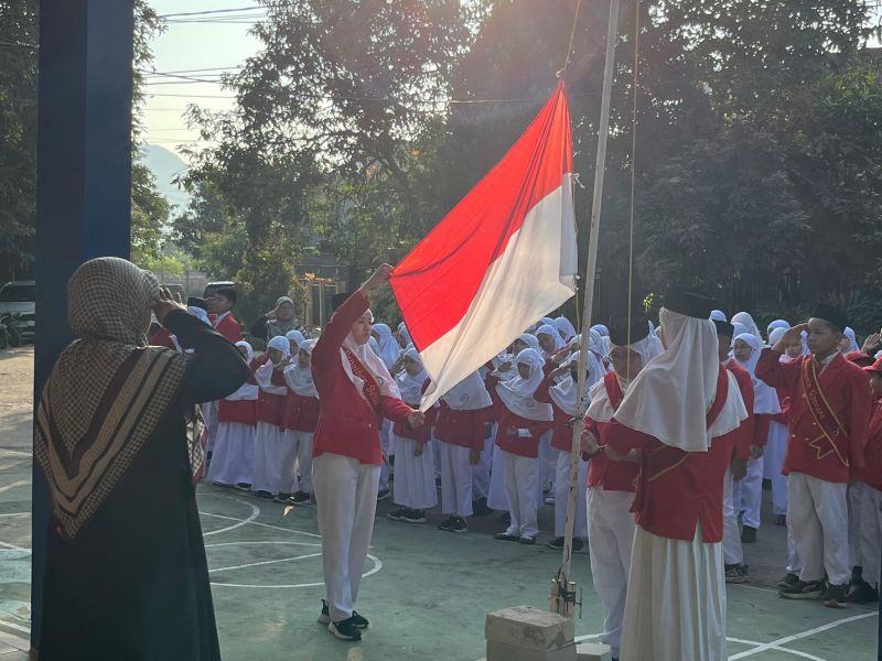 PENDIDIKAN DISIPLIN UPACARA BENDERA