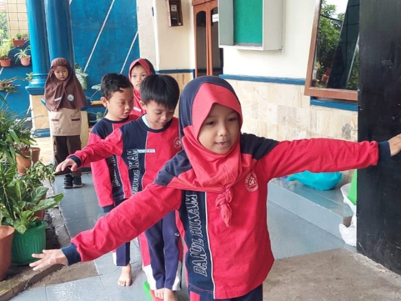 STIMULASI PERKEMBANGAN SISWA UNTUK MELATIH FOKUS
