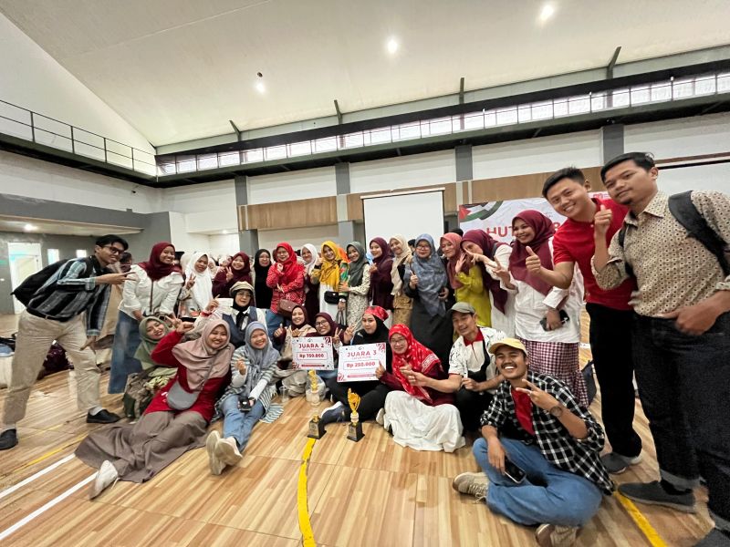 PERINGATAN HUT RI DENGAN TEMA 80'AN