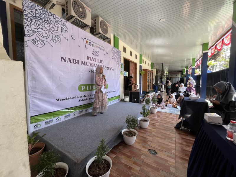 Semarak Maulid Nabi Muhammad SAW di SD Darul Hikam 2
