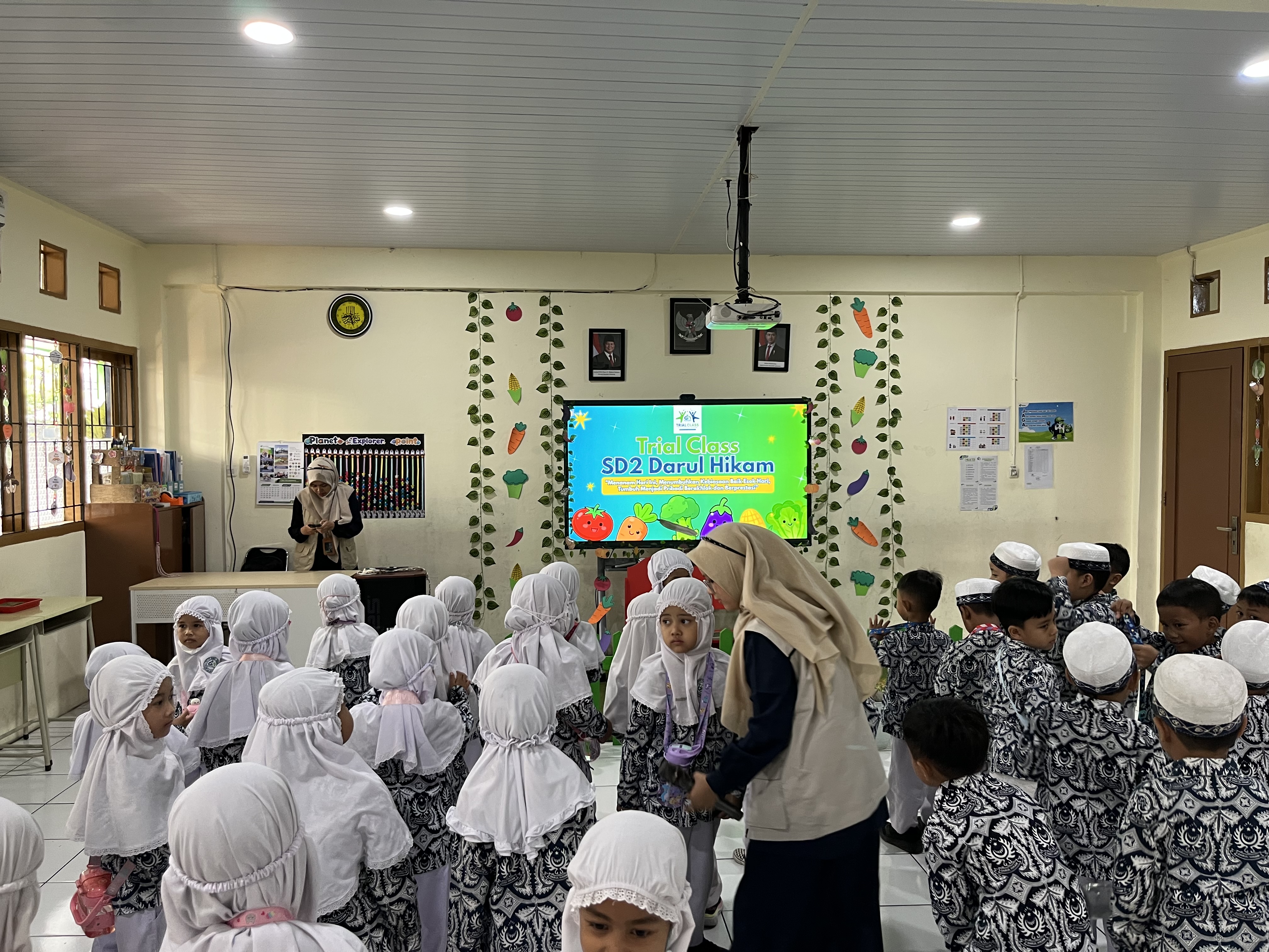 Trial Class SD 2 Darul Hikam Bersama Adik-Adik PG-TK 2 Darul Hikam